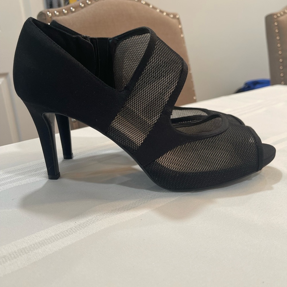 Impo Black Heels Elegant Design NWOB